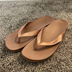 Reef flip-flops size 9 rose gold